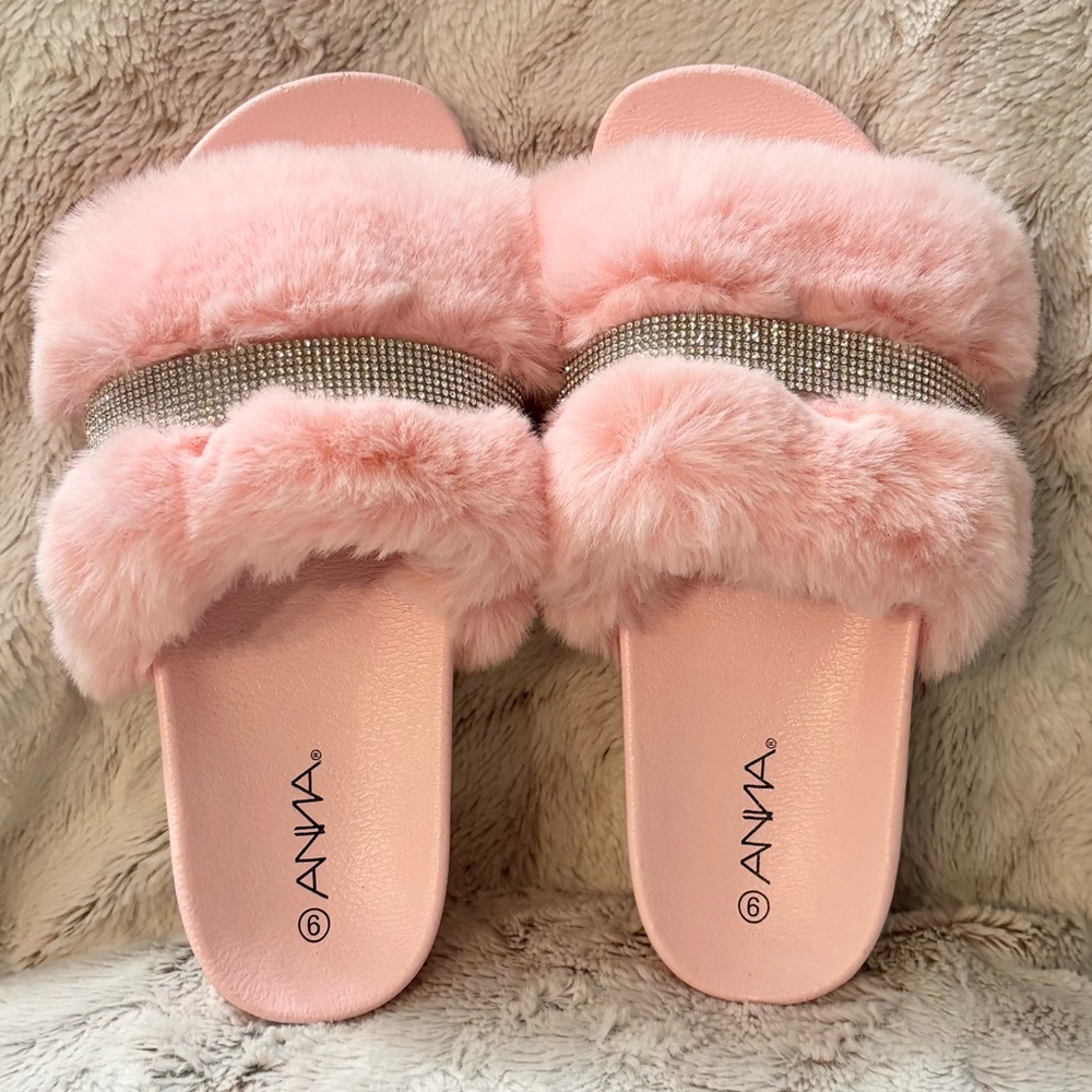 Furry Bling Pink Slippers Women’s Size 6